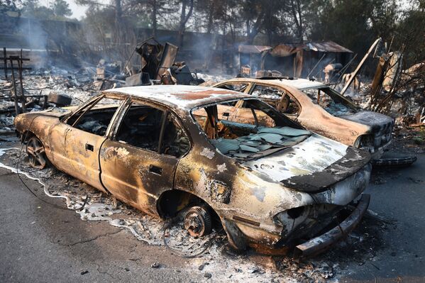 カリフォルニア州自然火災　焼損した自動車 - Sputnik 日本