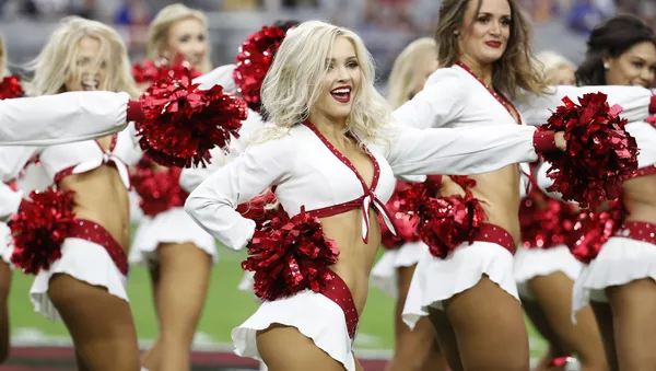 ナショナル・サッカー・リーグの「Arizona Cardinals」対「Los Angeles Rams」の試合で「Arizona Cardinals」のチアリーディング - Sputnik 日本