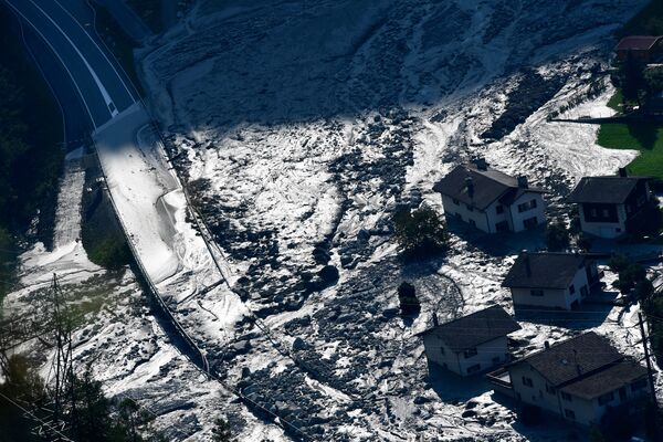 土砂崩れが発生したスイス南東部のボンド村 - Sputnik 日本