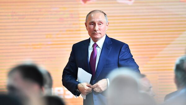 Президент РФ Владимир Путин после ежегодной большой пресс-конференции в Центре международной торговли на Красной Пресне - Sputnik 日本