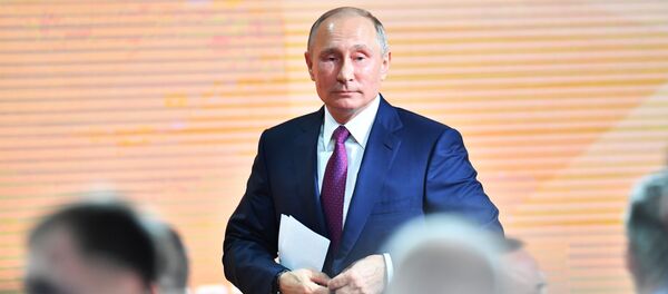 Президент РФ Владимир Путин после ежегодной большой пресс-конференции в Центре международной торговли на Красной Пресне Президент РФ Владимир Путин после ежегодной большой пресс-конференции в Центре международной торговли на Красной Пресне - Sputnik 日本
