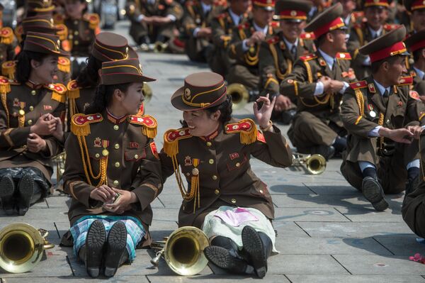 朝鮮民主主義人民共和国（北朝鮮）建国の父、故金日成（キム・イルソン）主席生誕１０５周年にあわせて行われたパレードでの兵士たち - Sputnik 日本