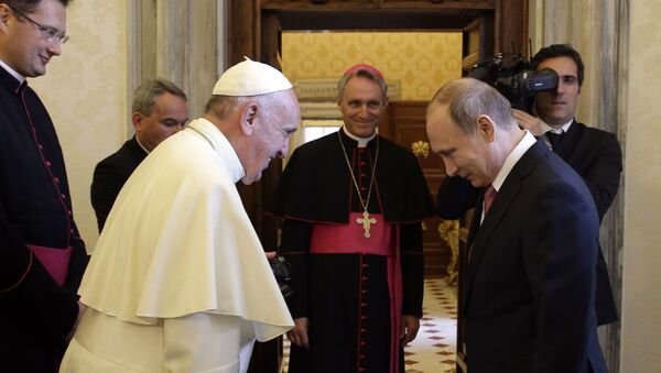 ローマ教皇、プーチン大統領に「平和の天使」メダルを贈る - Sputnik 日本