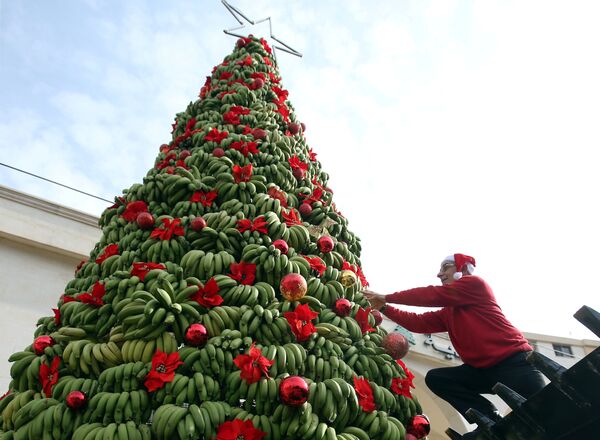 レバノンで数千トンのバナナを使ったクリスマス・ツリー - Sputnik 日本