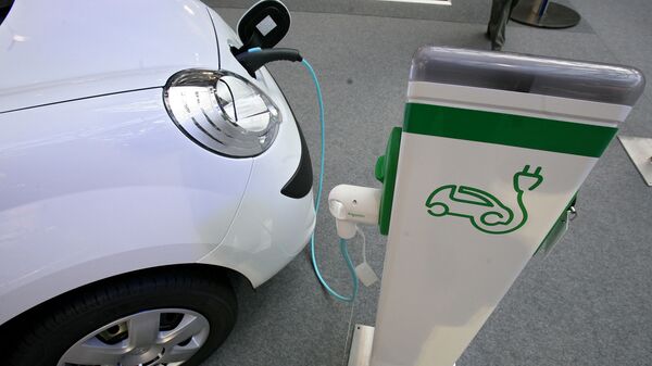 充電中の電気自動車 - Sputnik 日本