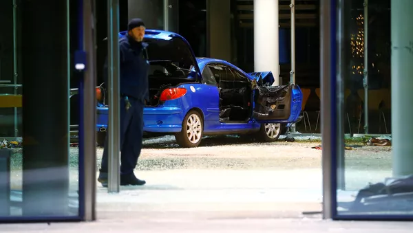 ベルリンのドイツ社会民主党本部に乗用車が突っ込む事故【写真】 - Sputnik 日本