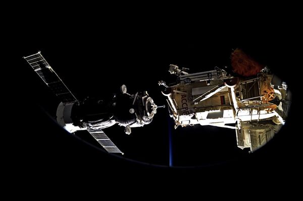 国際宇宙ステーション（ＩＳＳ）にドッキングする宇宙船「ソユーズ」 - Sputnik 日本