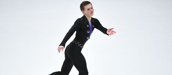 Михаил Коляда выступает в произвольной программе мужского одиночного катания на чемпионате России по фигурному катанию в Санкт-Петербурге Михаил Коляда выступает в произвольной программе мужского одиночного катания на чемпионате России по фигурному катанию в Санкт-Петербурге - Sputnik 日本