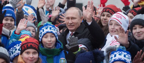 プーチン大統領、各都市の子供の「大人びた」質問に回答 プーチン大統領、各都市の子供の「大人びた」質問に回答 - Sputnik 日本