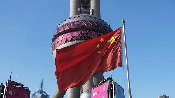 Флаг Китайской Народной Республике на фоне телебашни Восточная жемчужина в районе Пудун в Шанхае - Sputnik 日本