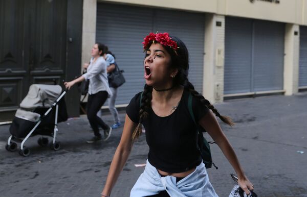 ペルーのアルベルト・フジモリ元大統領の恩赦に反対するデモ行進の参加者 - Sputnik 日本