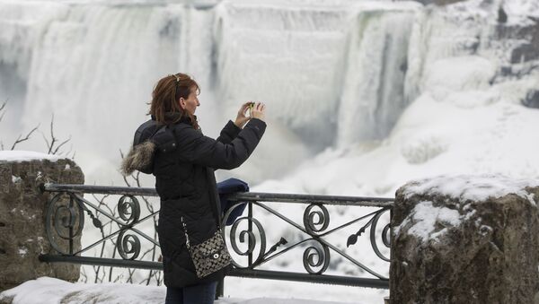 Фотографирование замерзшего Ниагарского водопада на канадской стороне - Sputnik 日本