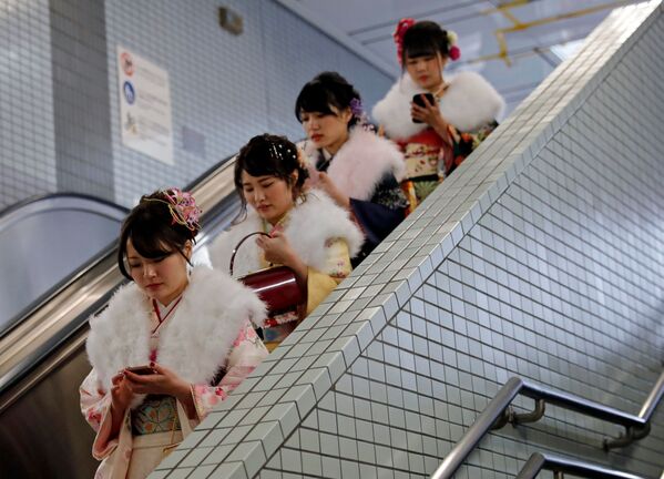 成人の日に晴れ着姿の女性 - Sputnik 日本