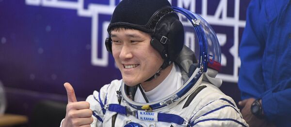 金井飛行士、身長が9センチ伸びたとの「フェイクニュース」で謝罪 金井飛行士、身長が9センチ伸びたとの「フェイクニュース」で謝罪 - Sputnik 日本