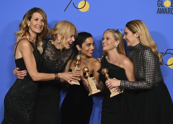 女優ローラ・ダーン、ニコール・キッドマン、ゾーイ・クラヴィッツ、リーズ・ウィザースプーン、シェイリーン・ウッドリーが「ゴールデングローブ」賞の授賞式で - Sputnik 日本