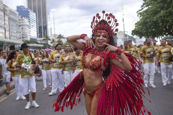 サンバ学校のダンサーがパレード　ブラジル、リオデジャネイロ、コパカパーナ・ビーチ - Sputnik 日本