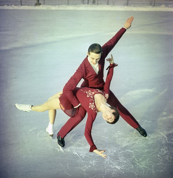 リュドミラ・パホモワ氏とゴルシコフ氏 - Sputnik 日本