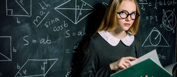 Отличница с учебниками у доски Отличница с учебниками у доски - Sputnik 日本