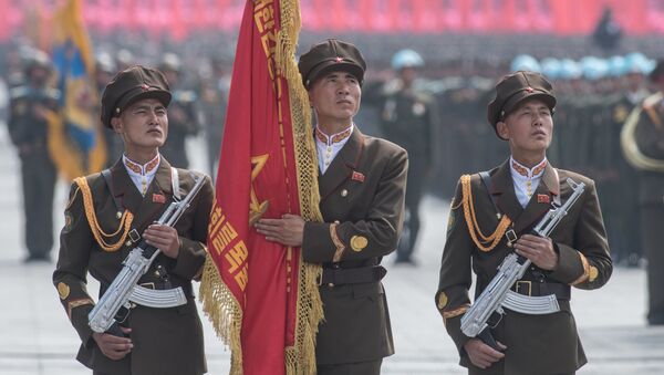Военнослужащие во время парада, приуроченного к 105-й годовщине со дня рождения основателя северокорейского государства Ким Ир Сена, в Пхеньяне - Sputnik 日本