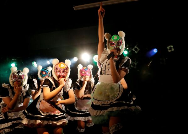 「仮想通貨少女」のメンバーたち　東京のコンサート - Sputnik 日本