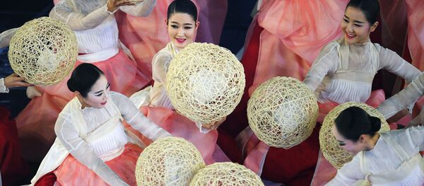 Выступление артистов на церемонии, посвященной году до Олимпиады 2018 в Пхенчхане - Sputnik 日本