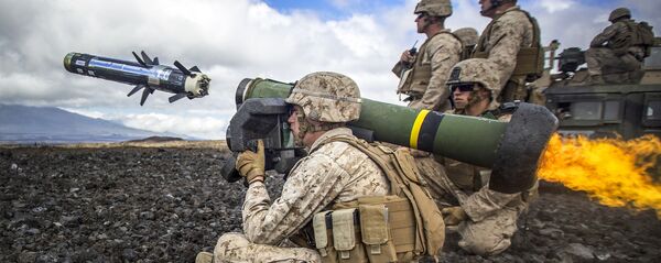 Американские солдаты ведут огонь из переносного противотанкового ракетного комплекса Javelin Американские солдаты ведут огонь из переносного противотанкового ракетного комплекса Javelin - Sputnik 日本