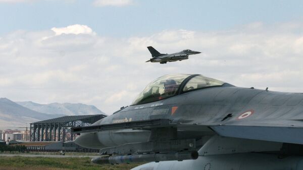 Истребители F-16 ВВС Турции на аэродроме - Sputnik 日本