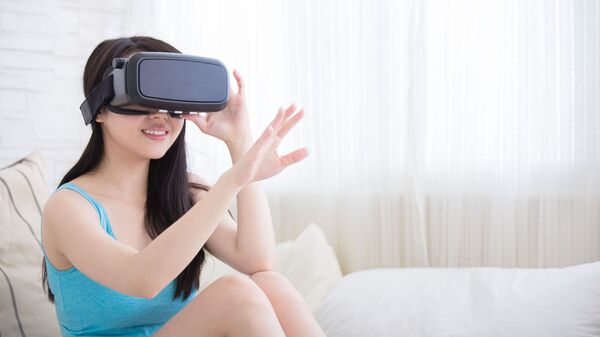 Девушка в очках виртуальной реальности - Sputnik 日本