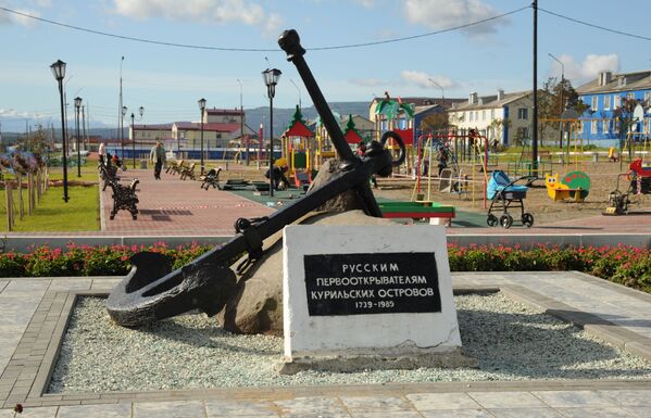 クリル諸島をロシアで最初に発見した人物の銅像　ユジノ・クリリスクの中央広場で - Sputnik 日本