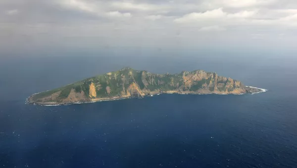 中国船、尖閣諸島沖の日本の領海内で約１時間半にわたって航行