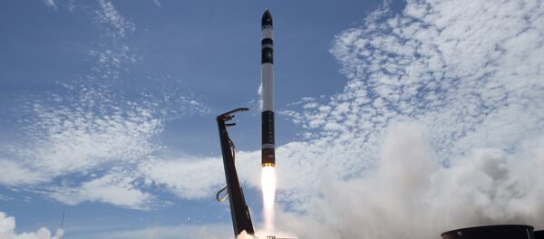 In this photo provided by Rocket Lab, Electron rocket carrying only a small payload of about 150 kilograms (331 pounds), lifts off from the Mahia Peninsula on New Zealand's North Island's east coast - Sputnik 日本