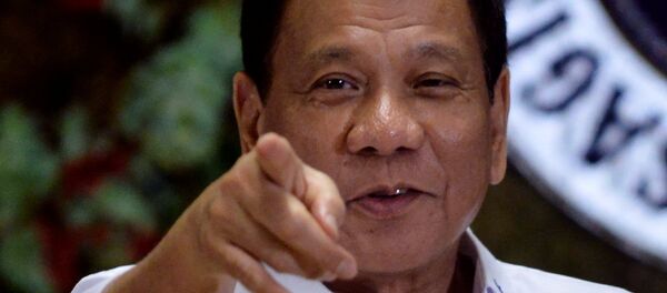 Philippine President Rodrigo Duterte points to photographers during an awarding ceremony for outstanding government workers, at the Malacanang Palace in Manila, Philippines December 19, 2016 Philippine President Rodrigo Duterte points to photographers during an awarding ceremony for outstanding government workers, at the Malacanang Palace in Manila, Philippines December 19, 2016 - Sputnik 日本