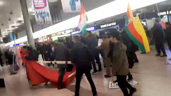 ドイツの空港で多人数の乱闘騒ぎ - Sputnik 日本