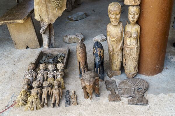 頭蓋骨と黒魔術：アフリカのブードゥー教市場で売っている物 - 2018年1