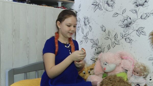 お人形や玩具の代わりに・・・ヘビ　９歳のロシア人少女の風変わりな友達 - Sputnik 日本