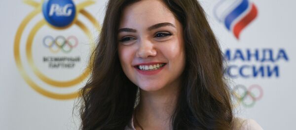 メドベージェワ　「生きた伝説」のスケーターとツーショットで大感激 - Sputnik 日本