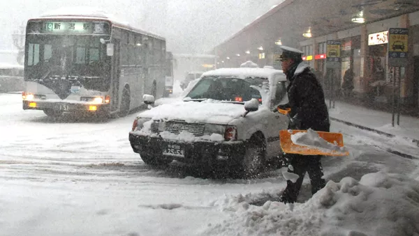 日本では自衛隊に救援を要請、露ではスコップ買い占め　吹雪が共通の問題に