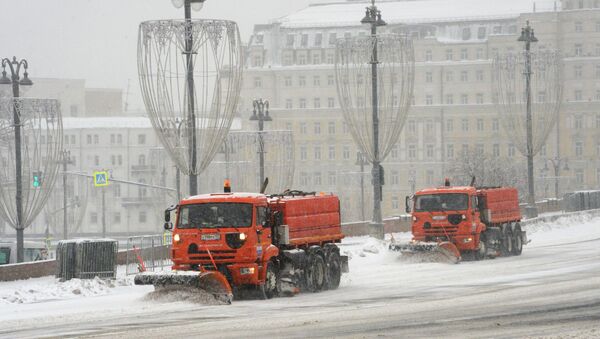 Снегоуборочная техника коммунальных служб Москвы во время ликвидации последствий сильного снегопада - Sputnik 日本