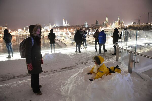 モスクワの公園「ザリャージエ」の来客者たち - Sputnik 日本