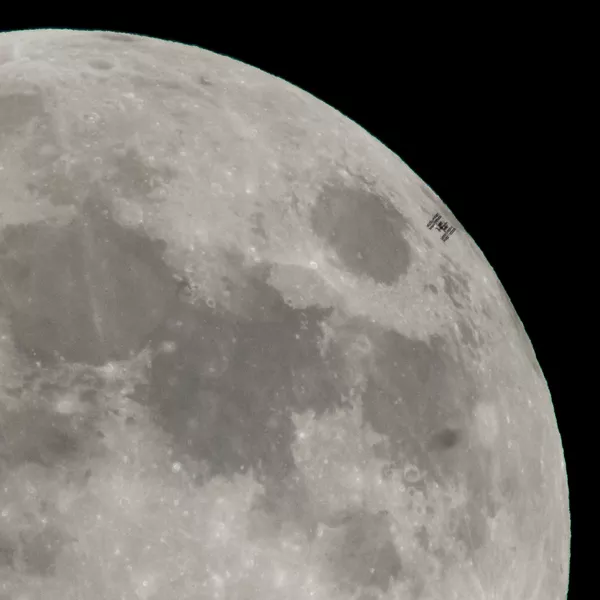 月を背景にしたＩＳＳ - Sputnik 日本