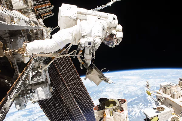 ＩＳＳ船内から宇宙空間へ - Sputnik 日本