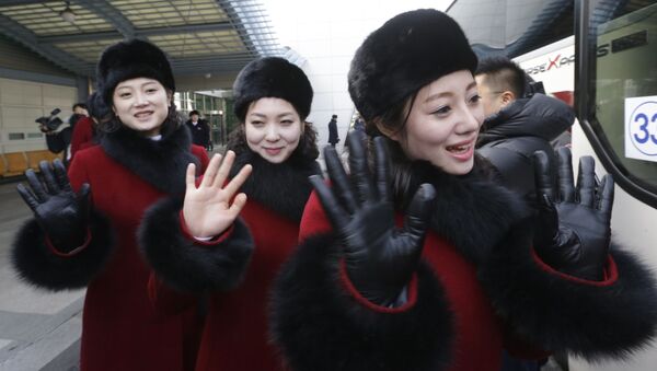 Северокорейские чирлидерши прибывают на Зимнюю Олимпиаду 2018 - Sputnik 日本