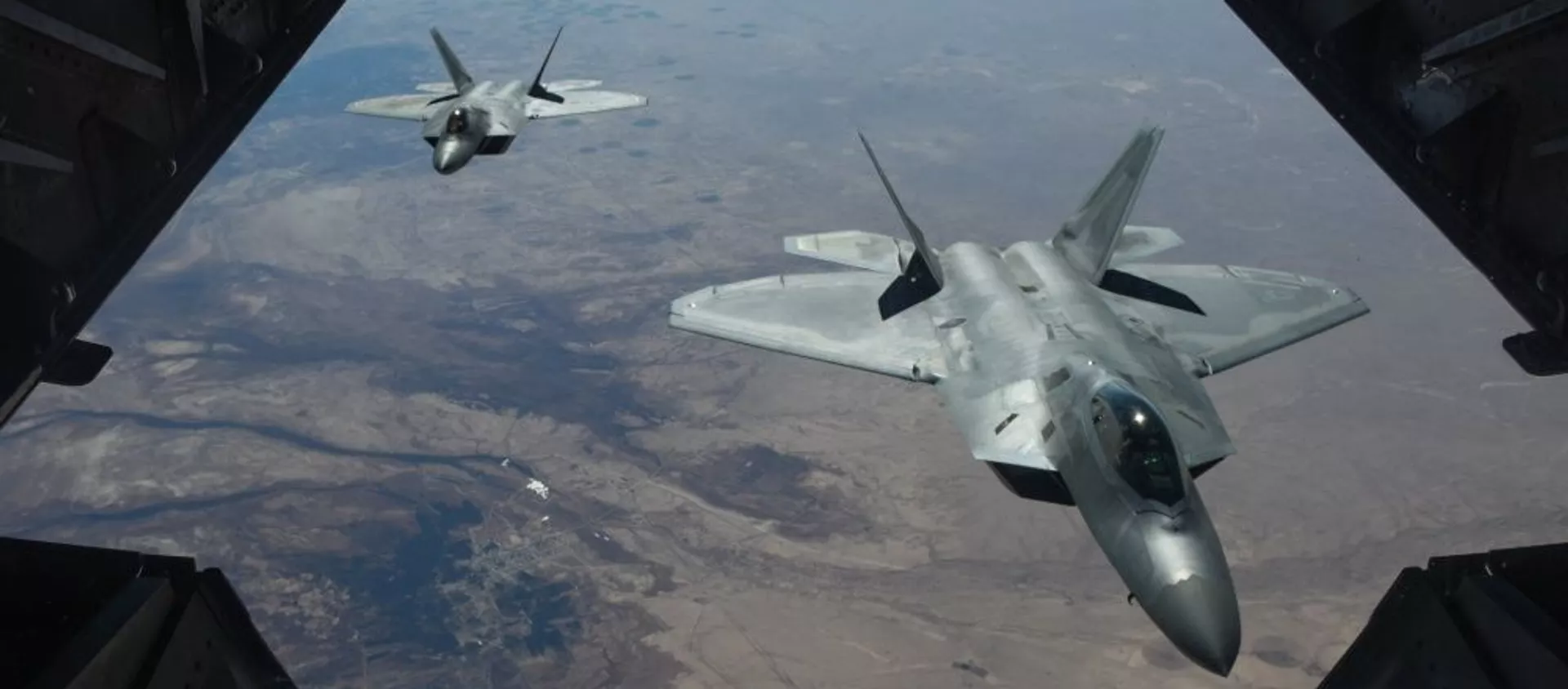 Американские истребители F-22 Raptor над территорией Сирии - Sputnik 日本, 1920, 31.08.2021