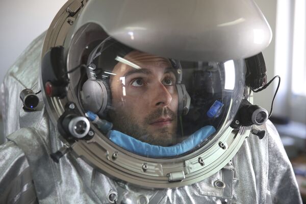 AMADEE-18遠征で宇宙服実験を行う「同じ特徴をもつ宇宙飛行士」のジョアン・ルサダ氏 - Sputnik 日本