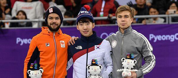 Призеры финального забега на 1500 метров в соревнованиях по шорт-треку среди мужчин на XXIII зимних Олимпийских играх в Канныне Призеры финального забега на 1500 метров в соревнованиях по шорт-треку среди мужчин на XXIII зимних Олимпийских играх в Канныне - Sputnik 日本