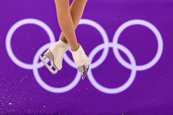 ケイトリン・オズモンド（カナダ）が女子シングルのＳＰで演技した際のスケート靴 - Sputnik 日本
