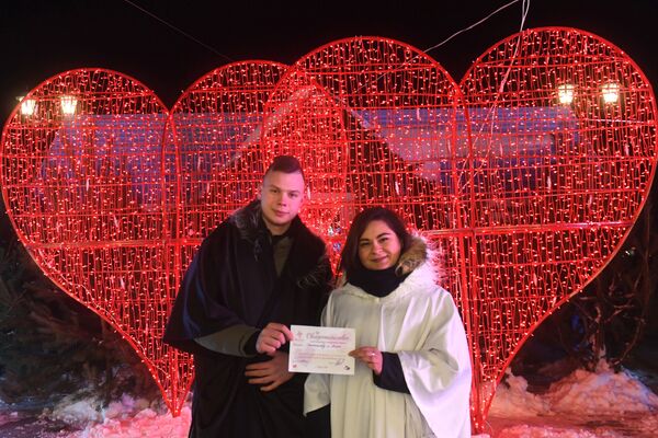 カザン市にはこの日のために特設結婚登録所が登場　愛する２人が永遠の愛を誓う - Sputnik 日本