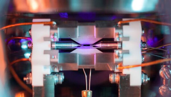 Одиночный атом в ионной ловушке лаборатории Оксфордского университета - Sputnik 日本