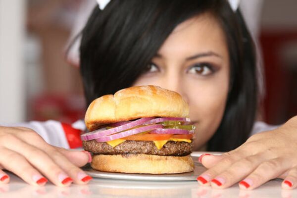 ハンバーグと女性 ハンバーグと女性 - Sputnik 日本