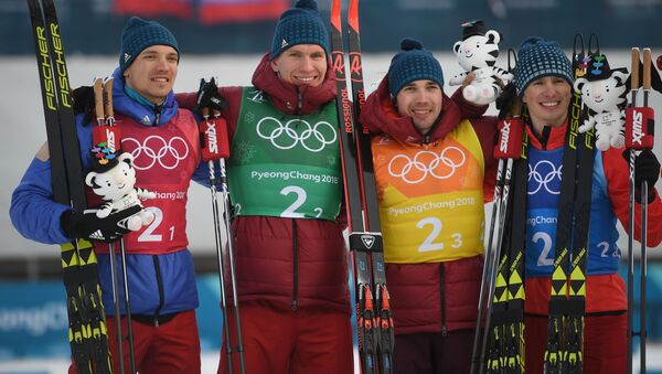 Российские спортсмены, завоевавшие серебряные медали в эстафете 4x10 км среди мужчин в соревнованиях по лыжным гонкам на XXIII зимних Олимпийских играх - Sputnik 日本